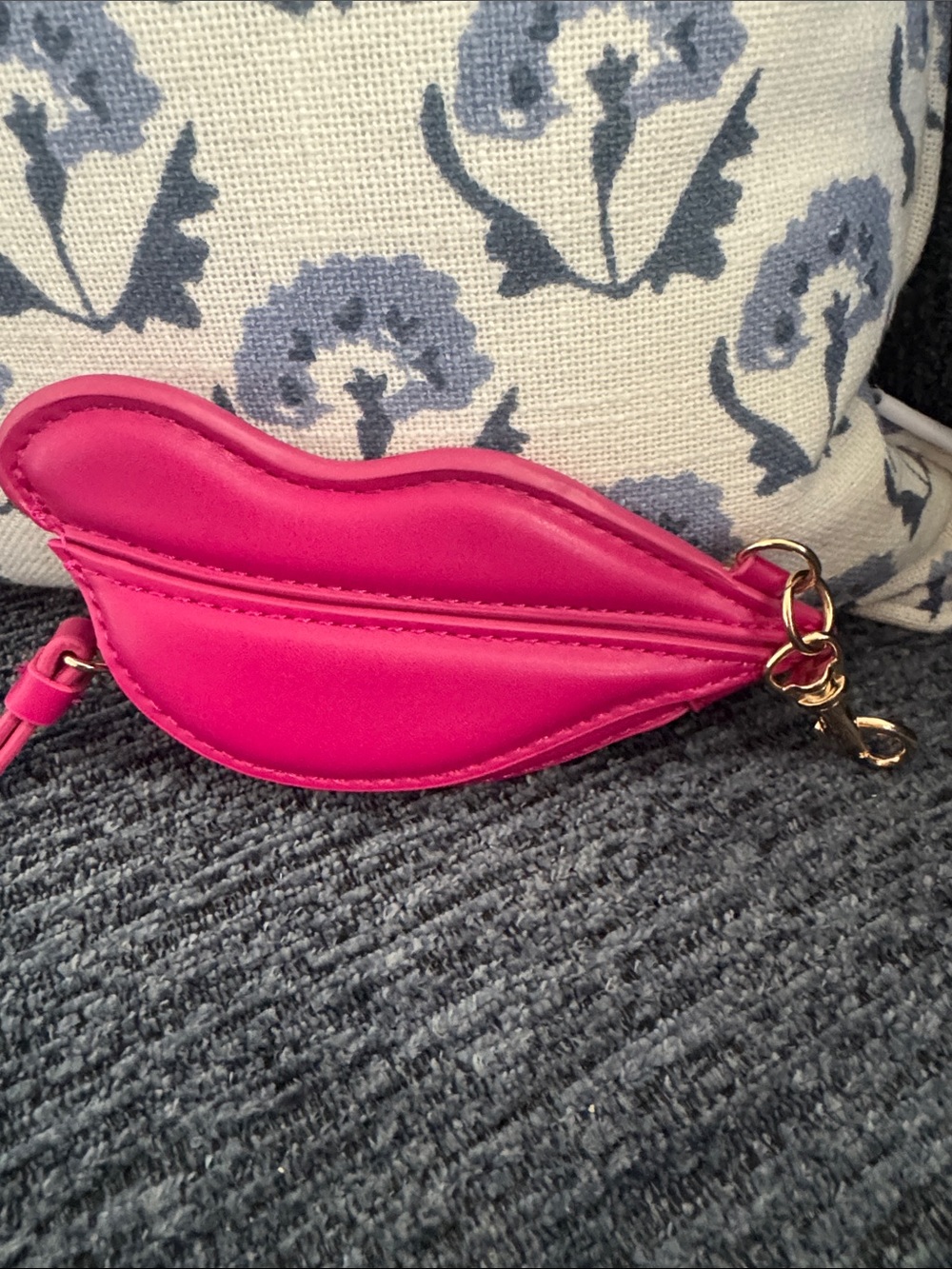 Diane Von Furstenberg Neon Pink Lip Key & Card Holder with Gold Hardware - Picture 4 of 5